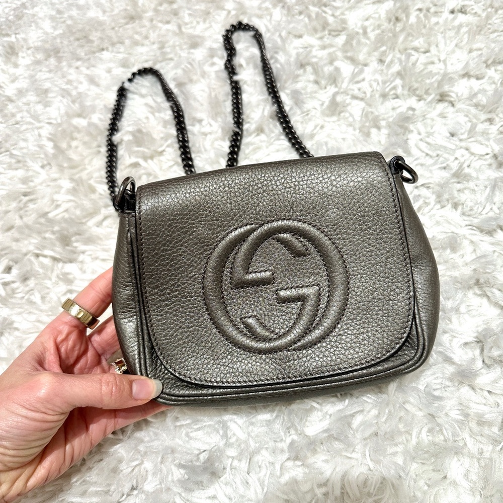 Gucci soho flap crossbody bag in pewter color
